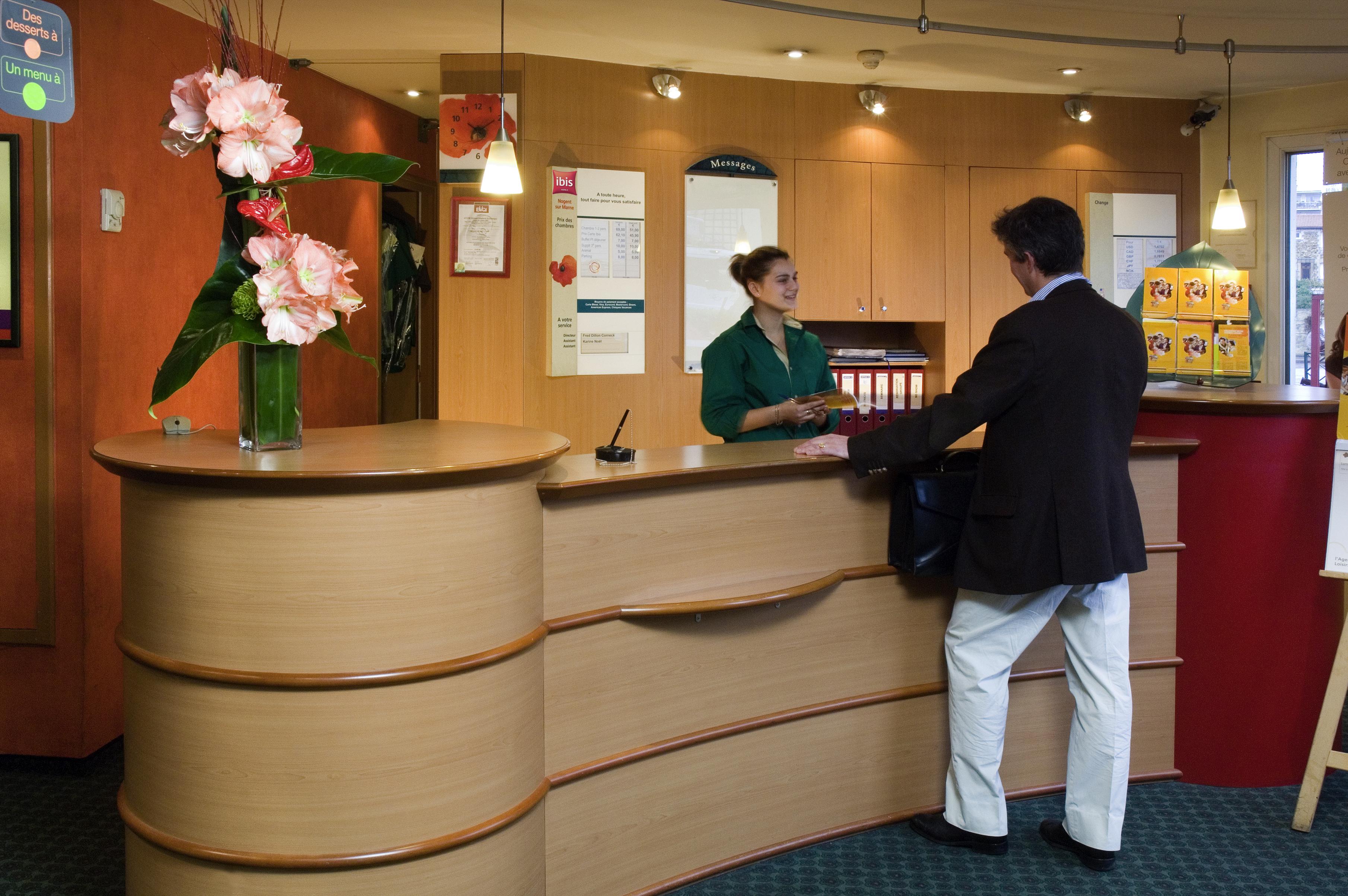 อพาร์ตโฮเต็ล อดาจิโอ แอคเซส โนฌอง ซู มาร์น Aparthotel โนฌ็อง-โซร์-มาร์น ภายนอก รูปภาพ